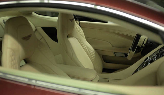 <strong>Aston Martin Vanquish｜アストンマーティン ヴァンキッシュ</strong>