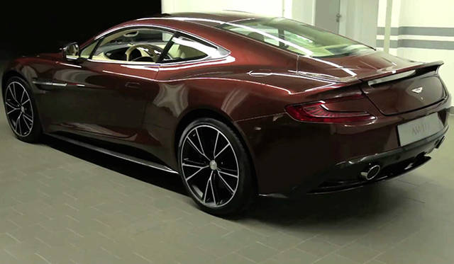 <strong>Aston Martin Vanquish｜アストンマーティン ヴァンキッシュ</strong>