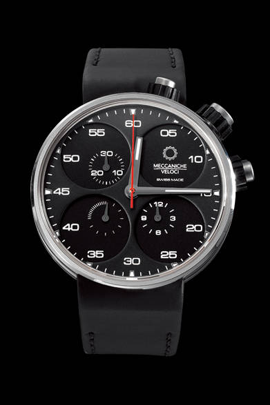 「クアトロヴァルヴォレ エボリューション」の4バルブイメージのデザインはそのままに、ETA7750のムーブメントをひとつ搭載したクロノグラフウォッチがこちら。デザインとして残された4つのダイアルには、12時間計、スモールセコンド、30分計を配置した。<br /><br /><strong>クアトロヴァルヴォレ エボリューション 44</strong><br />35万7000円<br />自動巻き、直径44mm、チタニウム<br /><br />ロング スロウ ディスタンス東京<br />Tel. 03-6447-1311