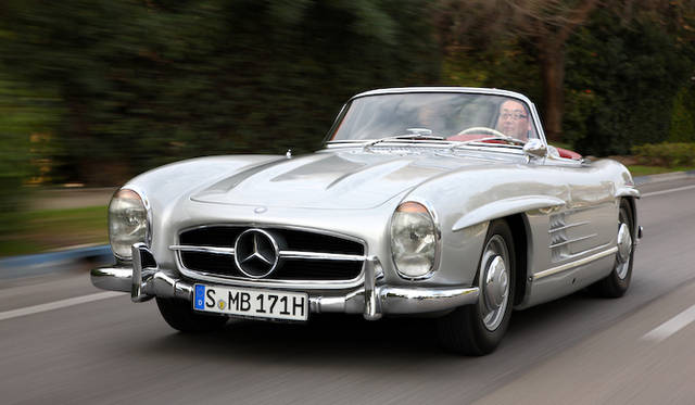 <strong>Mercedes-Benz 300SL(W198）｜メルセデス・ベンツ 300SL（W198型）</strong><br />海外試乗会で、初代から新型に至るまで、歴代のSLを乗り比べる機会を得た筆者。そこで驚いたのはすべてのモデルが、まったくおなじような乗り味の指向をもっていたことだ。