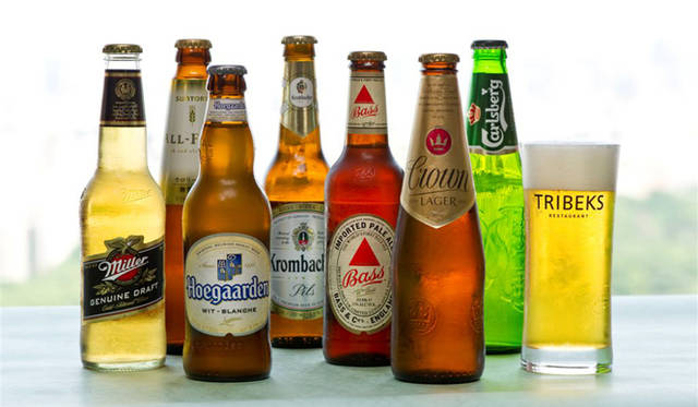 <strong>ワールドビールフェア2012</strong>世界中から厳選されたビールと美味しい食事を楽しめる。