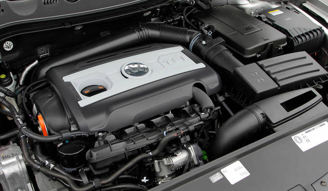 <strong>Volkswagen Passat Alltrack｜フォルクスワーゲン パサート オールトラック</strong><br />ゴルフGTIと共通の1,984cc直列4気筒TSIエンジン 最高出力は155kW（211ps）/5,300-6,200rpm 最大トルクは280Nm（28.6kgm）/1,700-5,200rpm