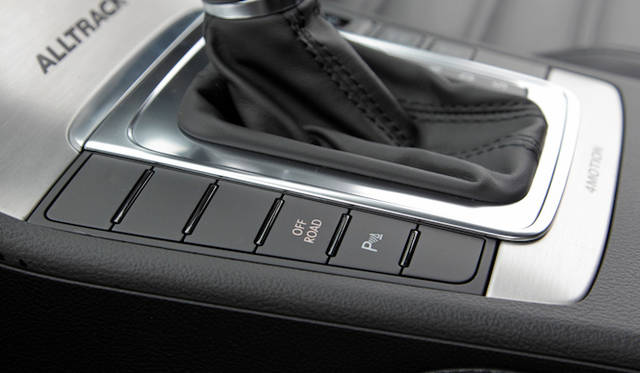 <strong>Volkswagen Passat Alltrack｜フォルクスワーゲン パサート オールトラック</strong><br />安全なラフロード走行をアシストするOFF ROADスイッチ オンにすると5つの走行支援システムが起動する