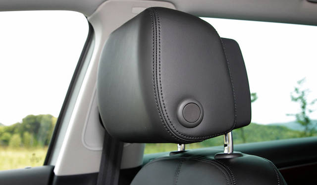 <strong>Volkswagen Passat Alltrack｜フォルクスワーゲン パサート オールトラック</strong><br />上下のみならず、前後にも調節可能なヘッドレスト