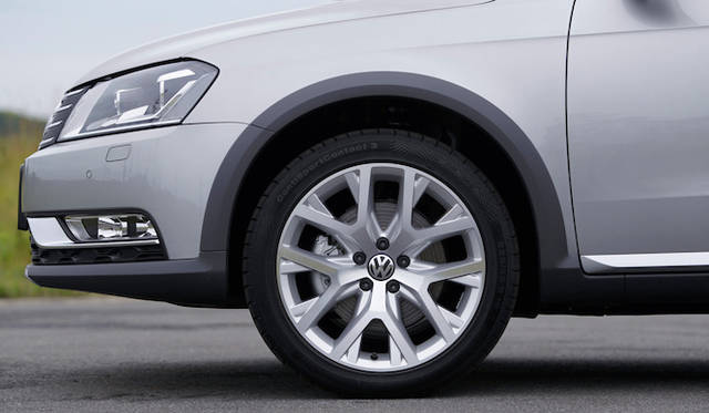 <strong>Volkswagen Passat Alltrack｜フォルクスワーゲン パサート オールトラック</strong><br />タイヤは225/45 R18 ホイールは8J×18アルミホイール