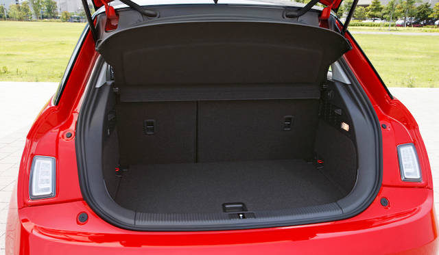 <strong>Audi A1 Sportback｜アウディ A1 スポーツバック</strong><br />トランク容量は270リットル（VDA値） シートを倒した場合は920リットルまで増加する