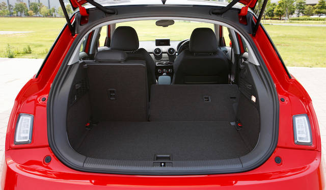 <strong>Audi A1 Sportback｜アウディ A1 スポーツバック</strong><br />トランク容量は270リットル（VDA値） シートを倒した場合は920リットルまで増加する