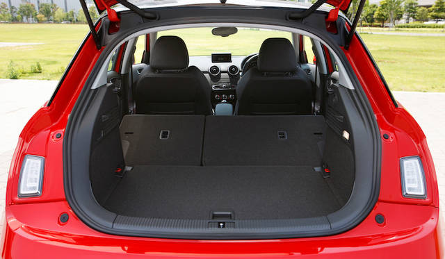 <strong>Audi A1 Sportback｜アウディ A1 スポーツバック</strong><br />トランク容量は270リットル（VDA値） シートを倒した場合は920リットルまで増加する