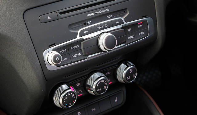 <strong>Audi A1 Sportback｜アウディ A1 スポーツバック</strong><br />試乗車にはHDDナビゲーション、ミュージックサーバー機能、Bluetooth接続、2スロットのSDカードリーダーなどを提供するMMI 3G+（26万円） さらに14スピーカーのBOSEサラウンドサウンドシステム（12万円）も設定されていた