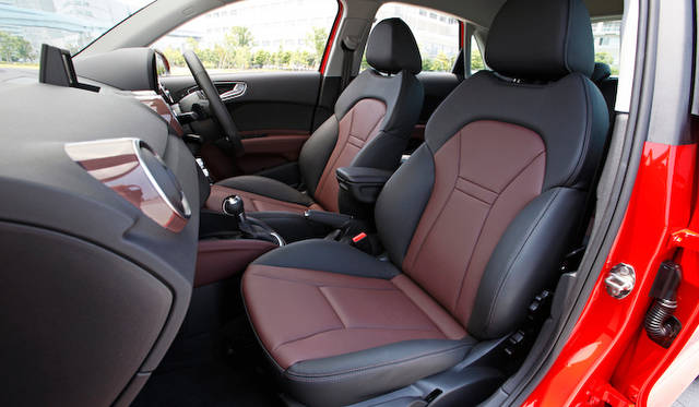 <strong>Audi A1 Sportback｜アウディ A1 スポーツバック</strong><br />本革ミラノレザーとシートヒーター（フロント）を設定（28万円）