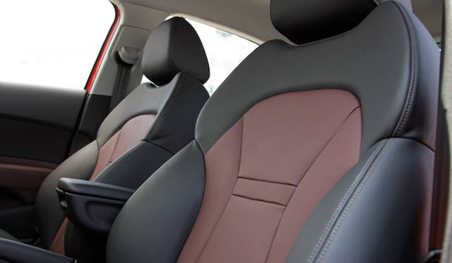 <strong>Audi A1 Sportback｜アウディ A1 スポーツバック</strong><br />本革ミラノレザーとシートヒーター（フロント）を設定（28万円）