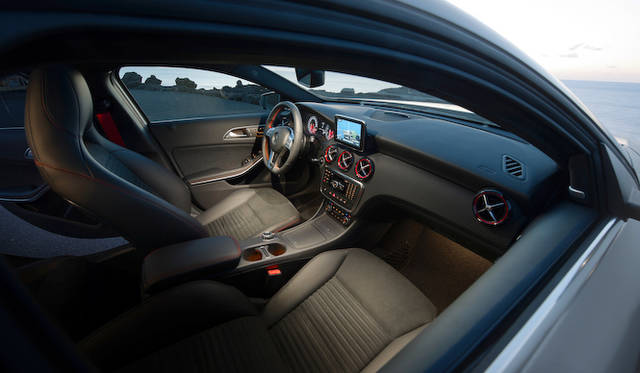 <strong>Mercedes-Benz A-Class｜メルセデス・ベンツAクラス</strong> A 250 Sport