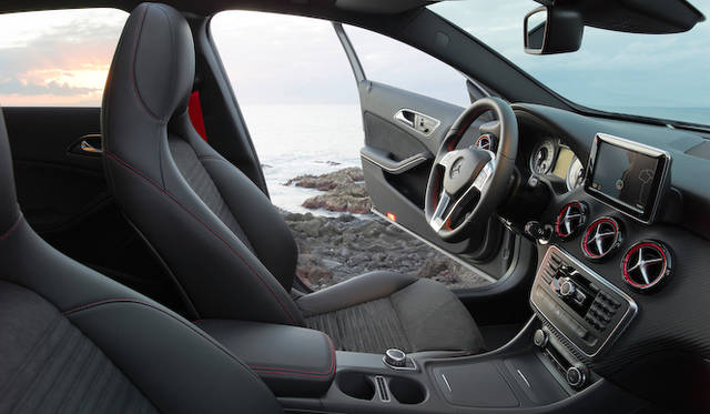 <strong>Mercedes-Benz A-Class｜メルセデス・ベンツAクラス</strong> A 250 Sport