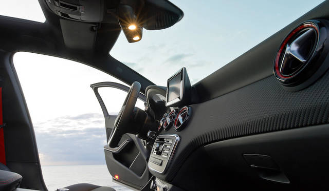 <strong>Mercedes-Benz A-Class｜メルセデス・ベンツAクラス</strong> A 250 Sport