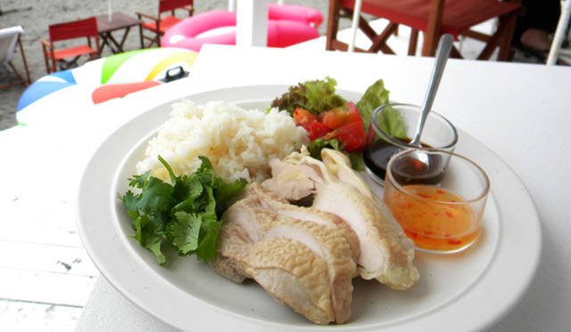 <strong>カフェ ド ロペ ラ メール｜Café de Ropé La mer</strong>　暑い夏にぴったりの美味しい料理を堪能できる。