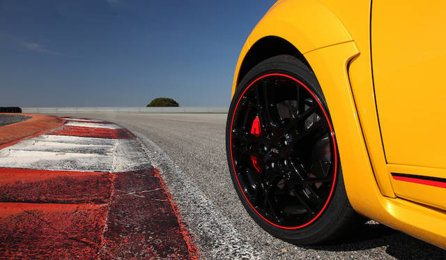 <strong>ルノー メガーヌ ルノー・スポール｜Renault Megane Renault Sport</strong>（写真は本国仕様）