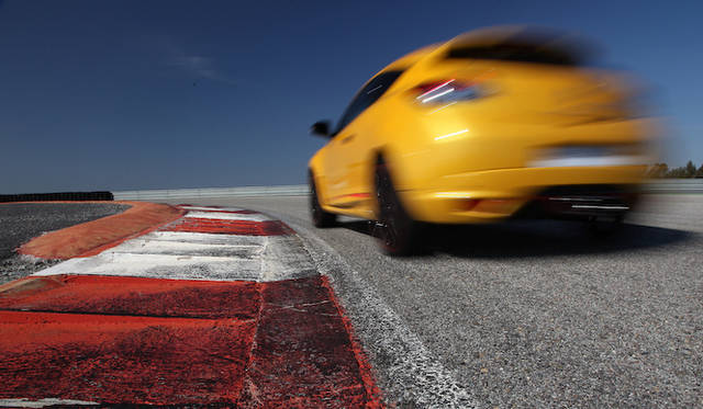 <strong>ルノー メガーヌ ルノー・スポール｜Renault Megane Renault Sport</strong>（写真は本国仕様）