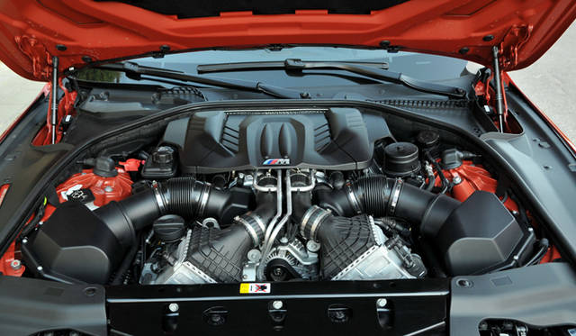 <strong>BMW M6 Copue & M6 Cabriolet｜ビー・エム・ダブリュー M6クーペ</strong>