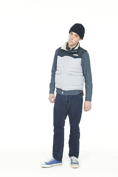 <strong>Smith ＆ Hardy｜スミス＆ハーディー</strong>　DOWN VEST4万9350円、DRESS DRESS SHIRT2万1000円、CORDUROY TROUSER2万3100円