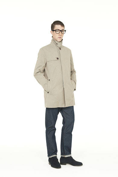 <strong>Smith ＆ Hardy｜スミス＆ハーディー</strong>　SOUTIENCOLLAR COAT9万1350円、DENIM TROUSER2万5200円