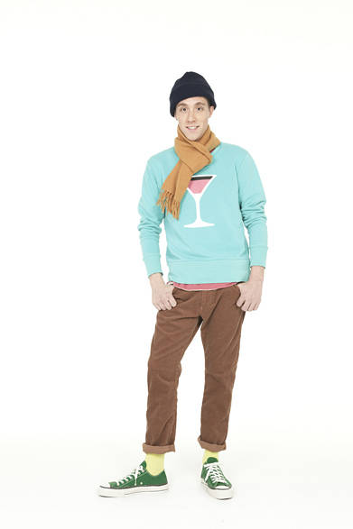 <strong>Smith ＆ Hardy｜スミス＆ハーディー</strong>　COCKTAIL SWEAT SHIRT 1万9500円、CORDUROY TROUSER2万3100円