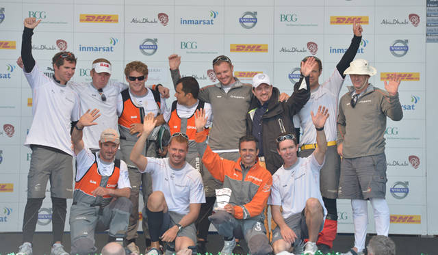 <strong>Volvo Ocean Race2011-12｜ボルボ・オーシャンレース2011-12</strong><br />世界一周を競うこのレースは、10カ所に寄港し9区間のレグを競う。つまり、寄港するたびにレグの結果が発表され表彰がなされる。港に着いた直後は勝利に酔いしれ、出航の日が近づいてくると緊張が高まるという繰り返しだ。で、お祝いは徹底的に祝うのがレースのしきたり。選手も関係者もファンもみんなで盛り上がる。そんなところもこのレースが多くのファンを獲得している理由かもしれない。