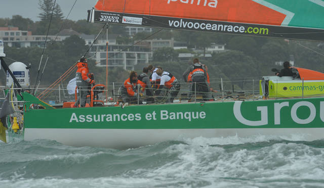 <strong>Volvo Ocean Race2011-12｜ボルボ・オーシャンレース2011-12</strong><br />こちらはフランス人のスキッパー、フランク•カマスが率いるグラパマ艇。彼はこのチームでいろいろなレースに過去73回参戦し、59回表彰台に立っている強者