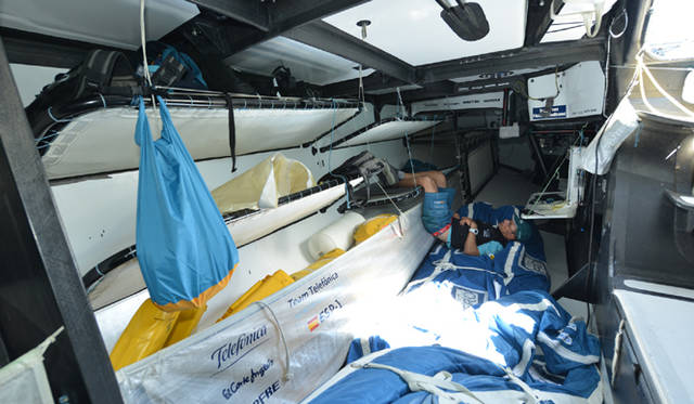 <strong>Volvo Ocean Race2011-12｜ボルボ・オーシャンレース2011-12</strong><br />船体の内部にはとてつもなく大きな帆が横たわる。風の大きさや作戦によって3種類のセールを畳んだり出したりを繰り返す