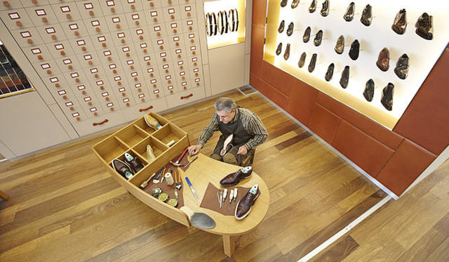 <strong>LOUIS VUITTON CLASSIC SERENISSIMA RUN 2012番外編</strong><br />店舗でのメイド･トゥ･オーダーのスペースのコンセプトにもなっているワークショップ“タイガ”の内装<br /><br />© LOUIS VUITTON / STEPHANE MURATE<br />Auteur : MURATET, STEPHANE<br />Droits : DROITS RESTREINTS　