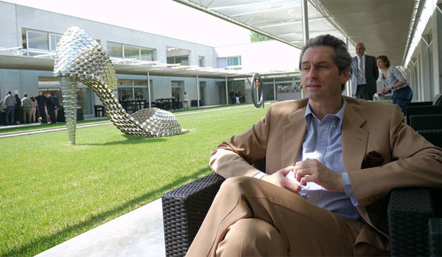 <strong>LOUIS VUITTON CLASSIC SERENISSIMA RUN 2012番外編</strong><br />こちらがMTOアンバサダーのルキノ･ヴィスコンティ氏。フィエッソの中庭にて<br /><br />©LOUIS VUITTON / AAAAAAAAA<br />Auteur : AAAAAAAAA<br />Droits : DROITS RESTREINTS　