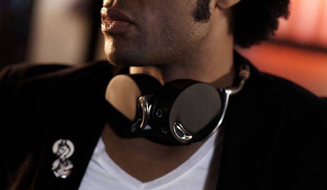 <strong>Parrot｜パロット</strong>　ワイヤレス・オーディオヘッドフォン「Parrot Zik」