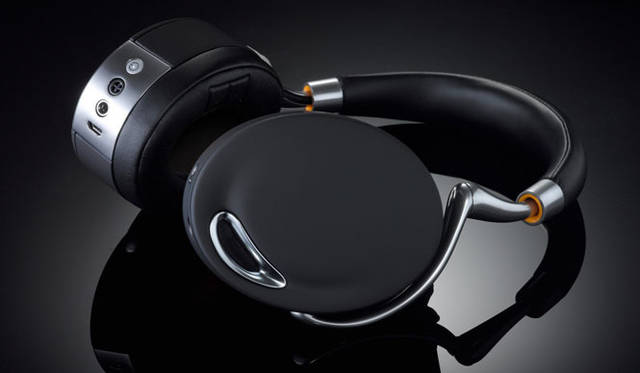<strong>Parrot｜パロット</strong>　ワイヤレス・オーディオヘッドフォン「Parrot Zik」