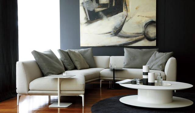 <strong>Arflex｜アルフレックス</strong>　変形ユニットソファ「OLTANO」（W 2540×D2870×H680 SH395） 137万5500円～ ※クッション除く