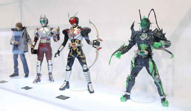 <strong>MEDICOM TOY｜メディコム・トイ</strong>　© 石森プロ・東映