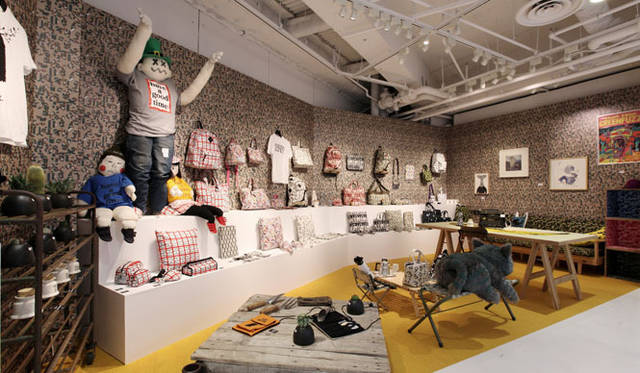 <strong>MEDICOM TOY｜メディコム・トイ</strong>　MEDICOM TOY LIFE Entertainment TM & © 2005-2012 MEDICOM TOY CORPORATION. All rights reserved.