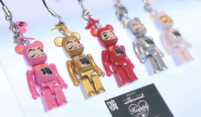 <strong>MEDICOM TOY｜メディコム・トイ</strong>　BE@RBRICK TM & © 2001-2012 MEDICOM TOY CORPORATION. All rights reserved.