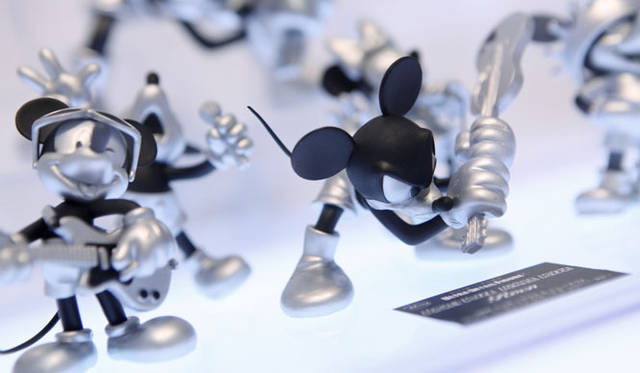 <strong>MEDICOM TOY｜メディコム・トイ</strong>　© Disney