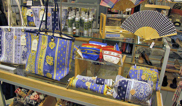 <strong>UNITED ARROWS｜ユナイテッドアローズ</strong>　フランスの「MARAT（マラット）」生地を使用したオリジナルのバッグや小物入れ