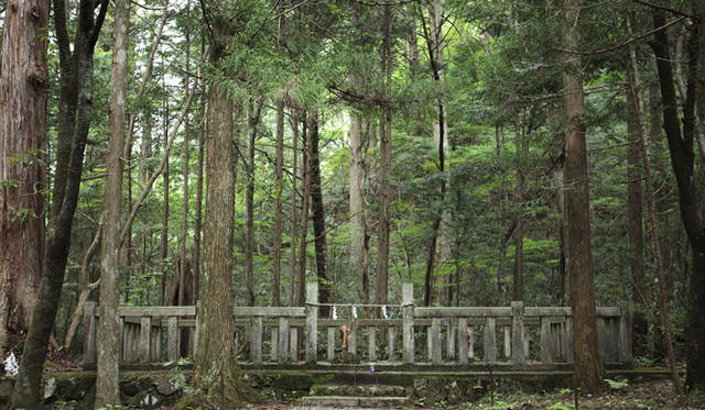 <strong>森の神に会う旅～岐阜県の“ウェルネス・ツーリズム”</strong>　護山神社の奥社