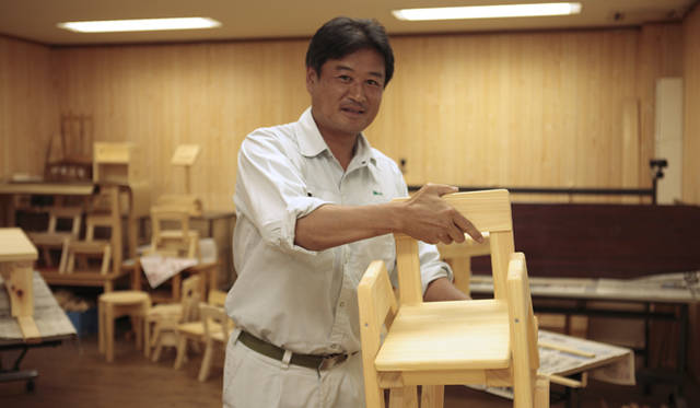 <strong>森の神に会う旅～岐阜県の“ウェルネス・ツーリズム”</strong>　加子母森林組合加工販売課の、内木英喜さん