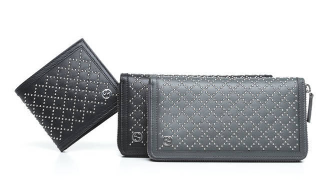<strong>GUCCI｜グッチ</strong>　ふたつ折財布 5万4600円、長財布 各8万4000円
