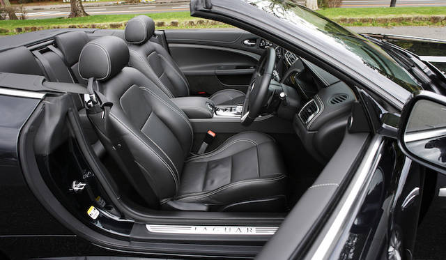 <strong>Jaguar XK Portfolio Convertible｜ジャガー XKポートフォリオ コンバーチブル</strong>