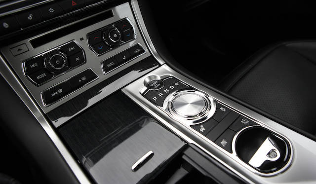 <strong>Jaguar XFR｜ジャガー XFR</strong>