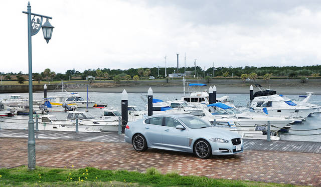 <strong>Jaguar XF 3.0 Premium Luxury｜ジャガー XF 3.0プレミアム ラグジュアリー</strong>