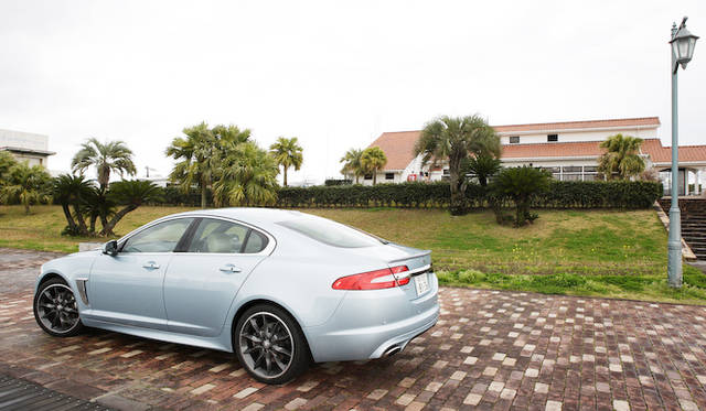 <strong>Jaguar XF 3.0 Premium Luxury｜ジャガー XF 3.0プレミアム ラグジュアリー</strong>