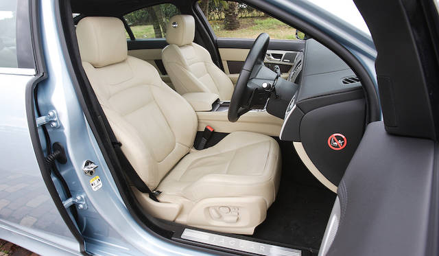 <strong>Jaguar XF 3.0 Premium Luxury｜ジャガー XF 3.0プレミアム ラグジュアリー</strong>