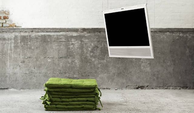 <strong>B&O PLAY│ビー アンド オー プレイ</strong>　B&O PLAY初の液晶テレビ「BeoPlay V1」　35万700円（40インチ）、26万400円（32インチ）