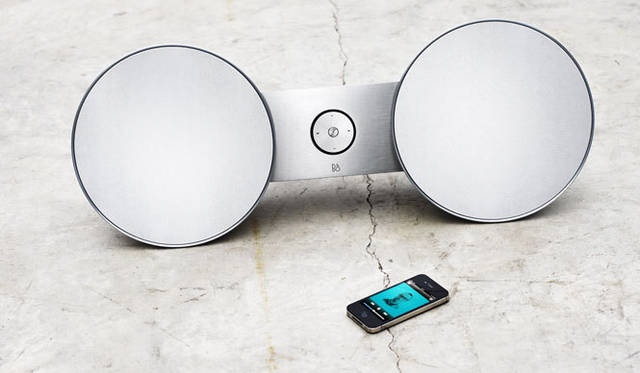 <strong>B&O PLAY│ビー アンド オー プレイ</strong>　スピーカー「BeoPlay A8」　12万750円 