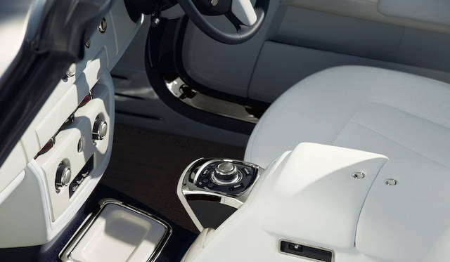 <strong>Rolls-Royce Phantom SeriesII Drop Head Coupe｜ロールス・ロイス ファントム シリーズII ドロップヘッドクーペ</strong>