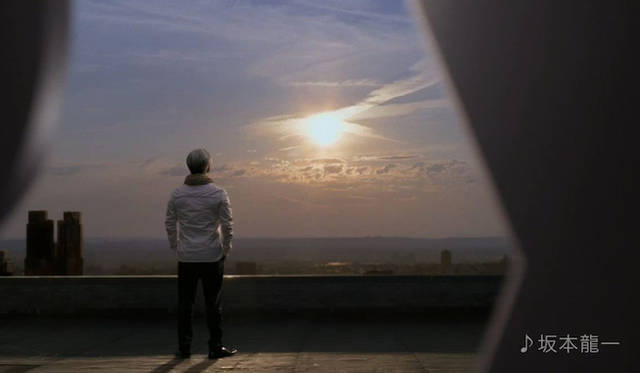 　CM中に流れる楽曲も、坂本氏が今回のために書き下ろしたもの